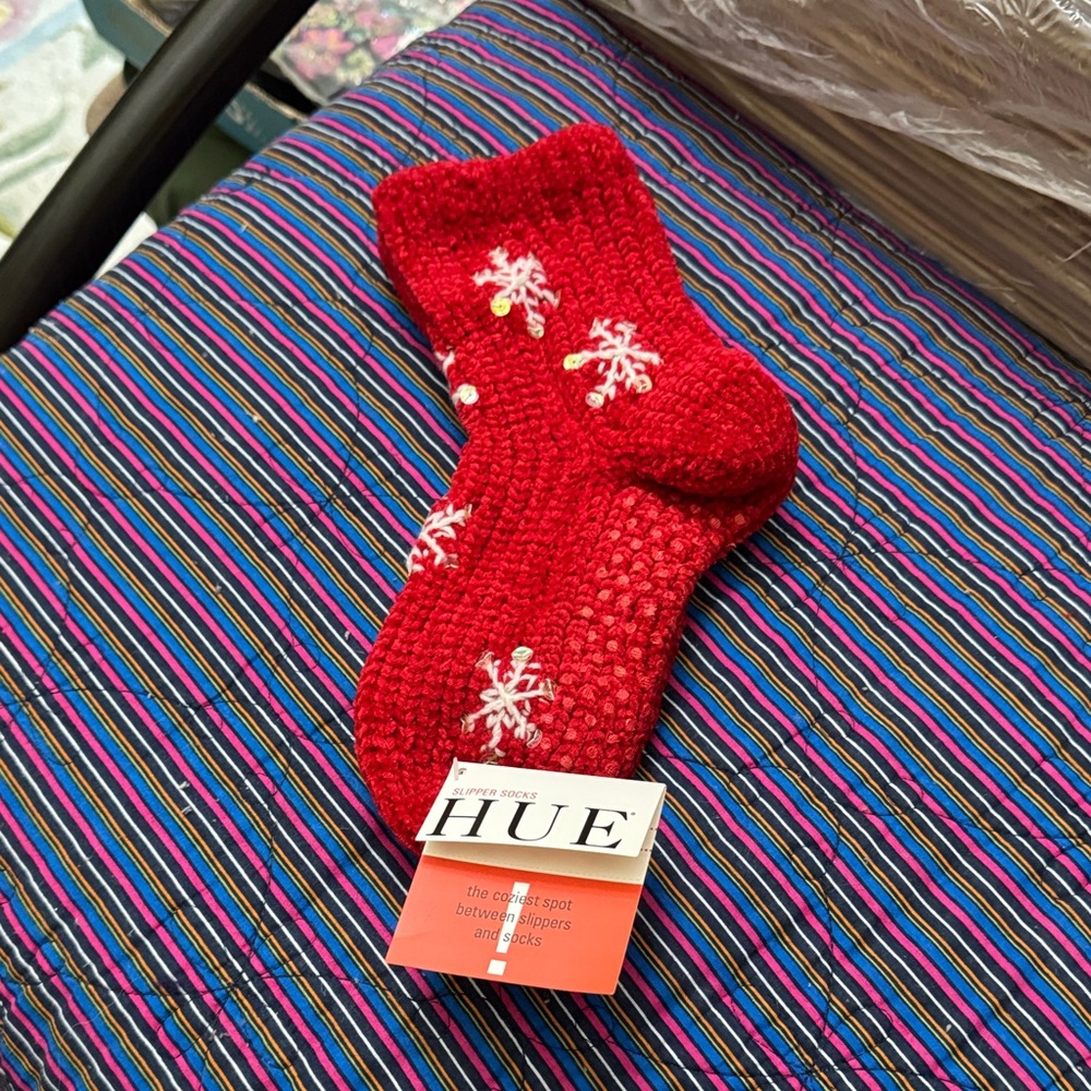 HUE Festive Red Socks with Snowflake Pattern NWT 207